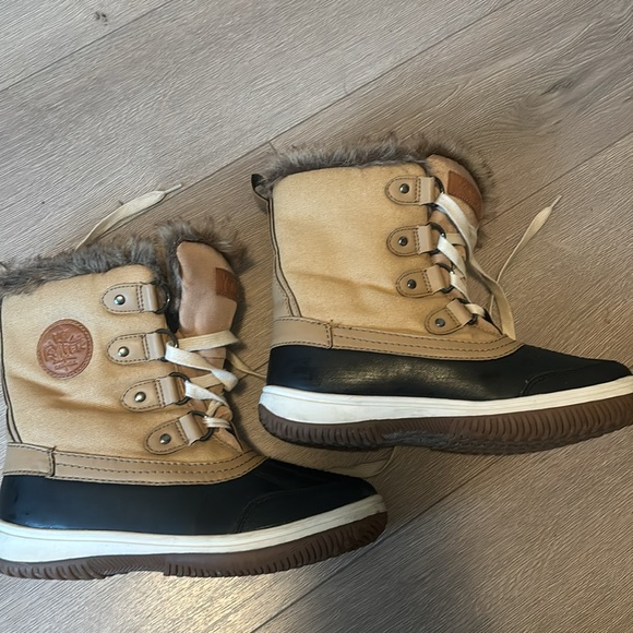 NWOT Kuiper Tan and Brown Lace Up Short Winter Boots with Faux Fur - Picture 8 of 8